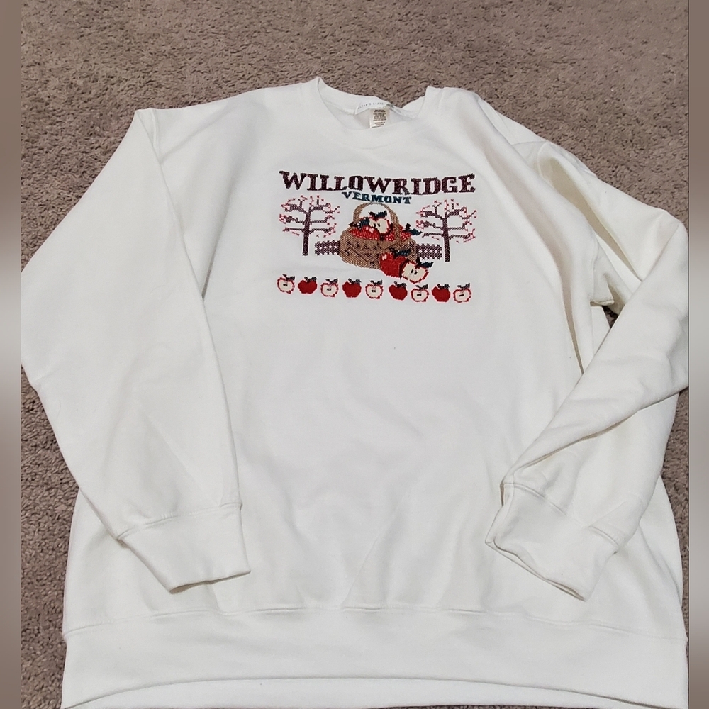 Willowridge Vermont Apple Embroidered Sweatshirt